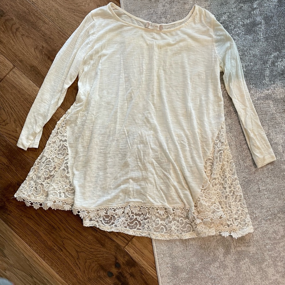 Womens/juniors top with lace